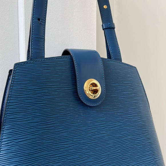 Louis Vuitton Epi Cluny Shoulder Bag EUC - Picture 2 of 10